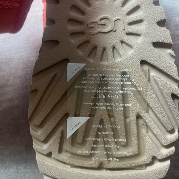 Girl’s/Women’s Size 7 pink UGG boots - Picture 5 of 5